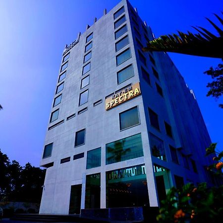 Kay-Em Spectra Hotel Madrás Exterior foto